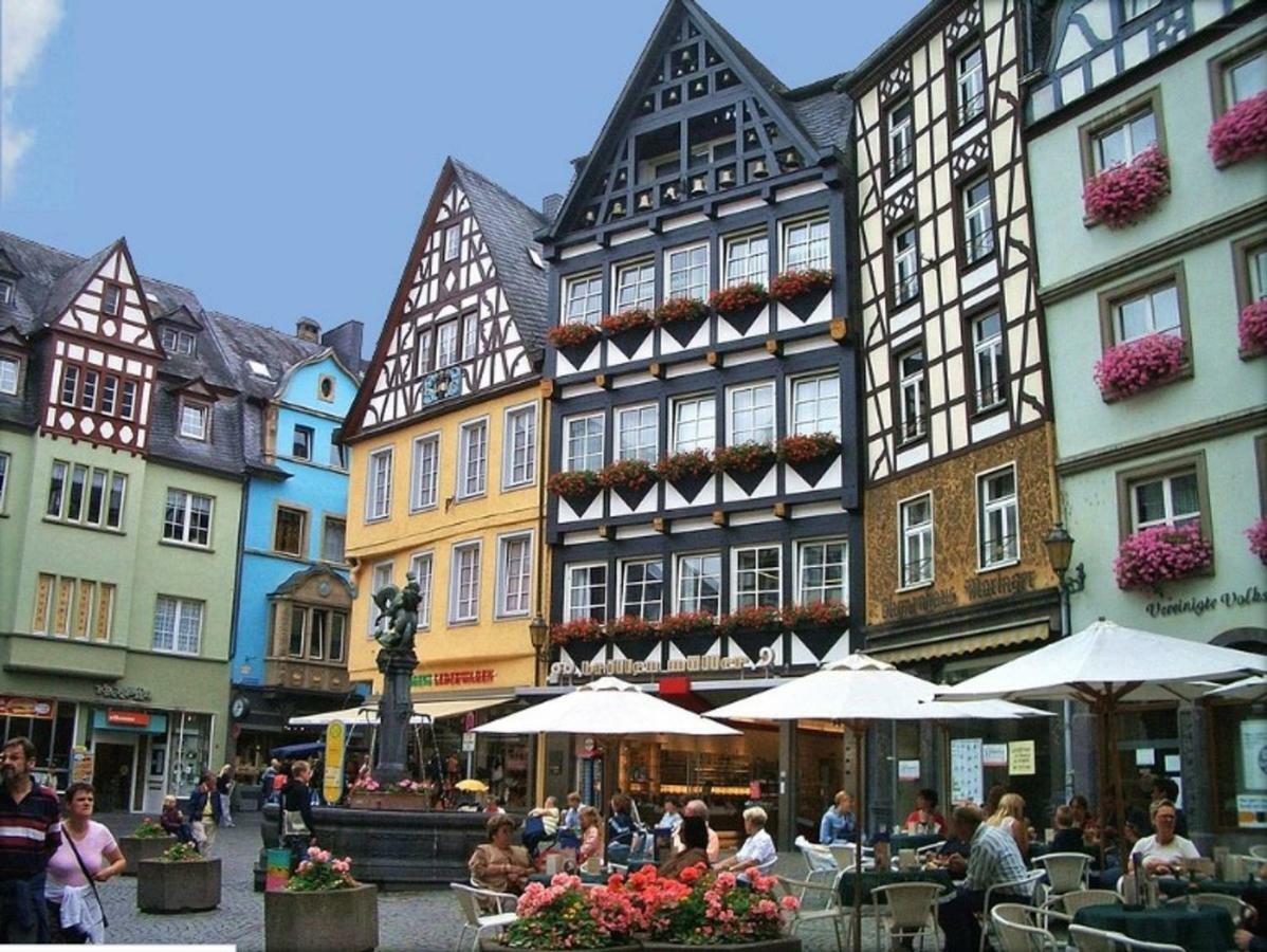 Living Above The Roofs Of Cochem Apartment Luaran gambar